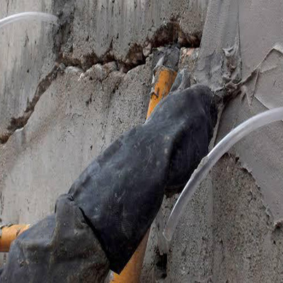 Pared / muro de cemento en reparación por grietas en Zacatecas, Durango